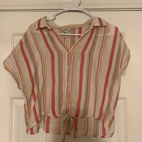 It’s a cute forever 21 top!! - Picture 1 of 4